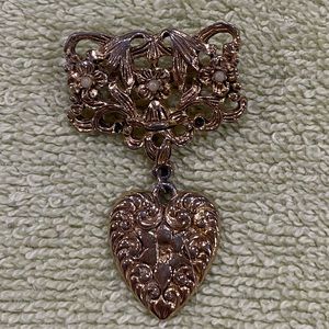 Vintage gold tone dangle heart with tiny pearls brooch
